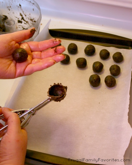 Honor the holiday party hostess with a tin of delicious OREO Cookie Balls. #OREOCookieBalls #ad #shop